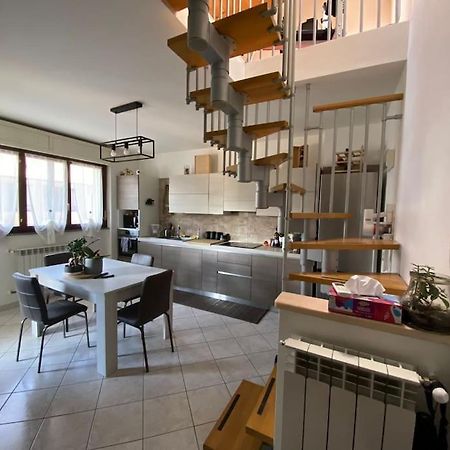 "Come A Casa" - Appartamento Gigi - Self Check In - Ospedale Humanitas - Forum Assago - Tram15 Rozzano Bagian luar foto