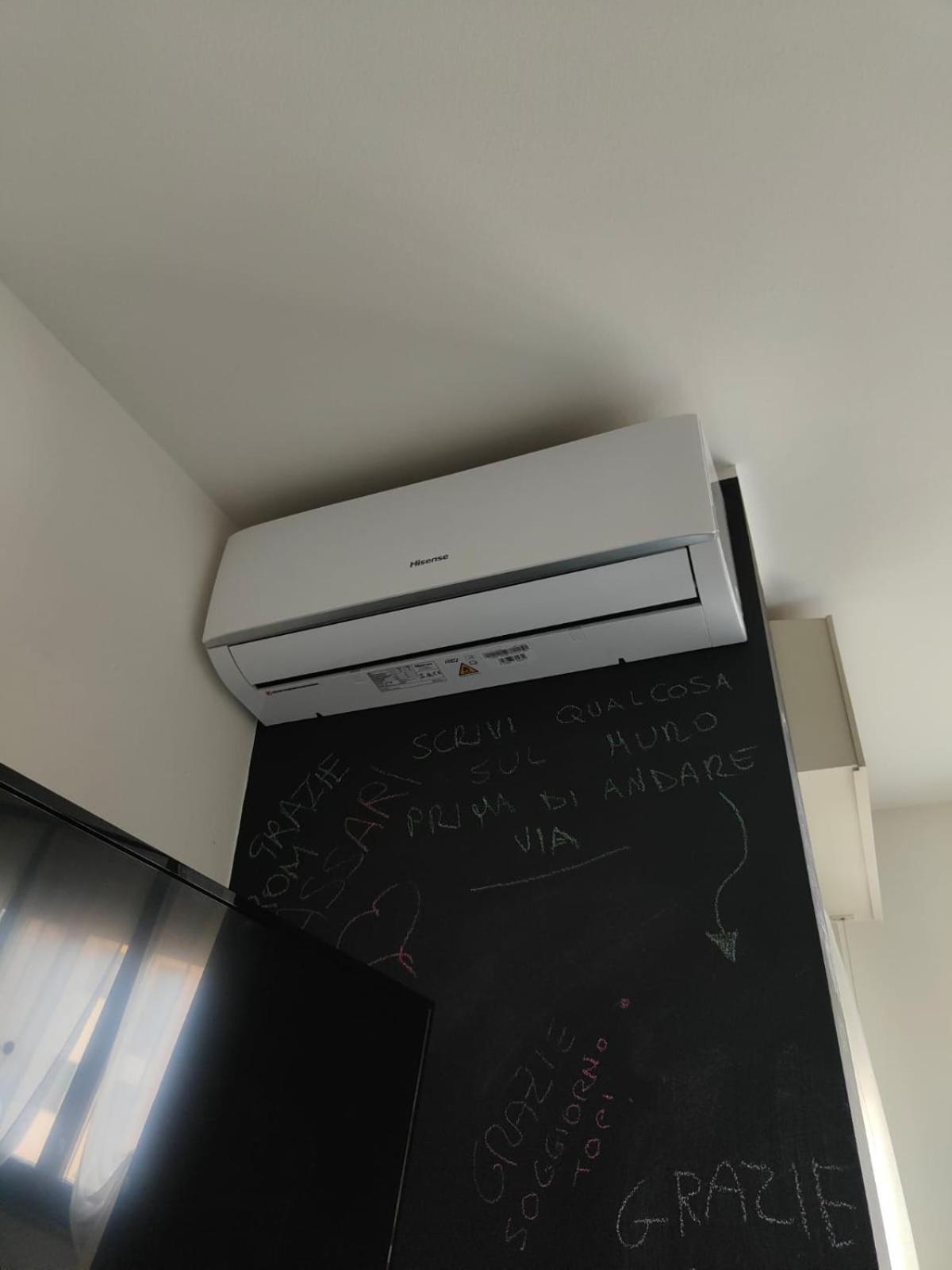 "Come A Casa" - Appartamento Gigi - Self Check In - Ospedale Humanitas - Forum Assago - Tram15 Rozzano Bagian luar foto