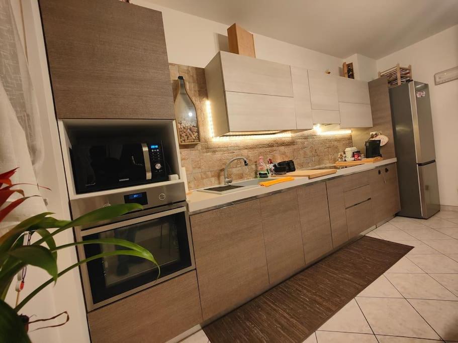 "Come A Casa" - Appartamento Gigi - Self Check In - Ospedale Humanitas - Forum Assago - Tram15 Rozzano Bagian luar foto