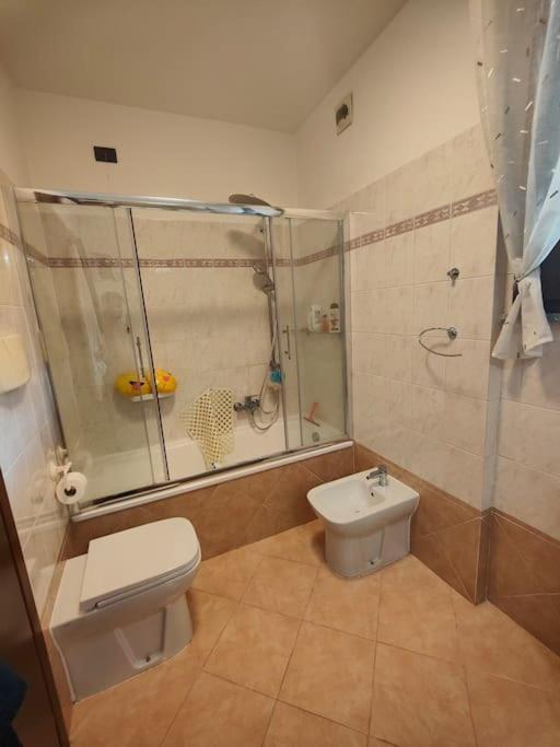 "Come A Casa" - Appartamento Gigi - Self Check In - Ospedale Humanitas - Forum Assago - Tram15 Rozzano Bagian luar foto