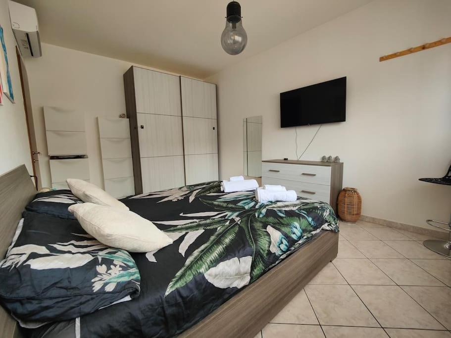 "Come A Casa" - Appartamento Gigi - Self Check In - Ospedale Humanitas - Forum Assago - Tram15 Rozzano Bagian luar foto